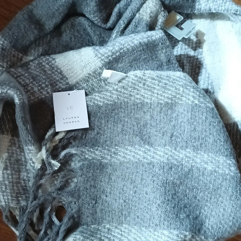 Cozy Lauren Conrad oblong blanket scarf wrap cream gray white fringe - Picture 7 of 8